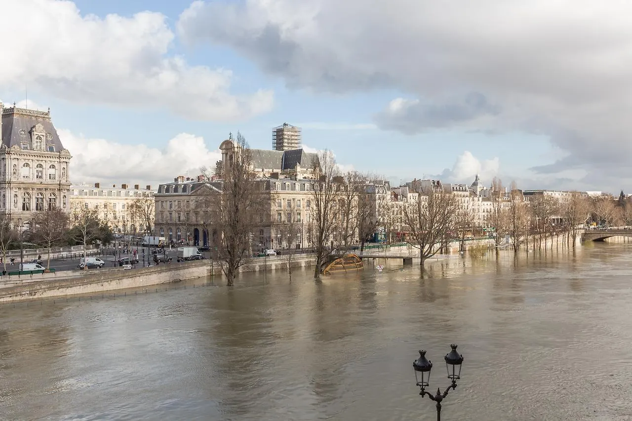 Veeve - Overlooking The Seine On Ile De La Cite Apartamento