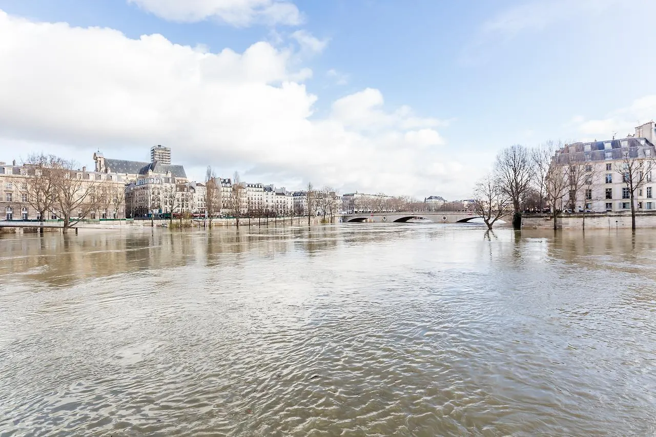 Veeve - Overlooking The Seine On Ile De La Cite Apartamento *